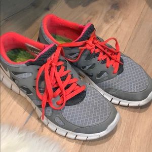 Nike Free gray coral Size 6 Good condition
